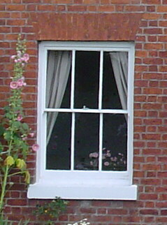 Okna i drzwi w zabytkowym domu